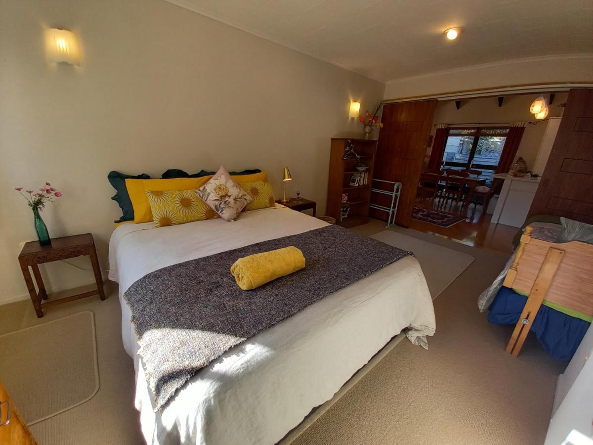 Bed and Breakfast Birds Eyes Te Awanga Экстерьер фото